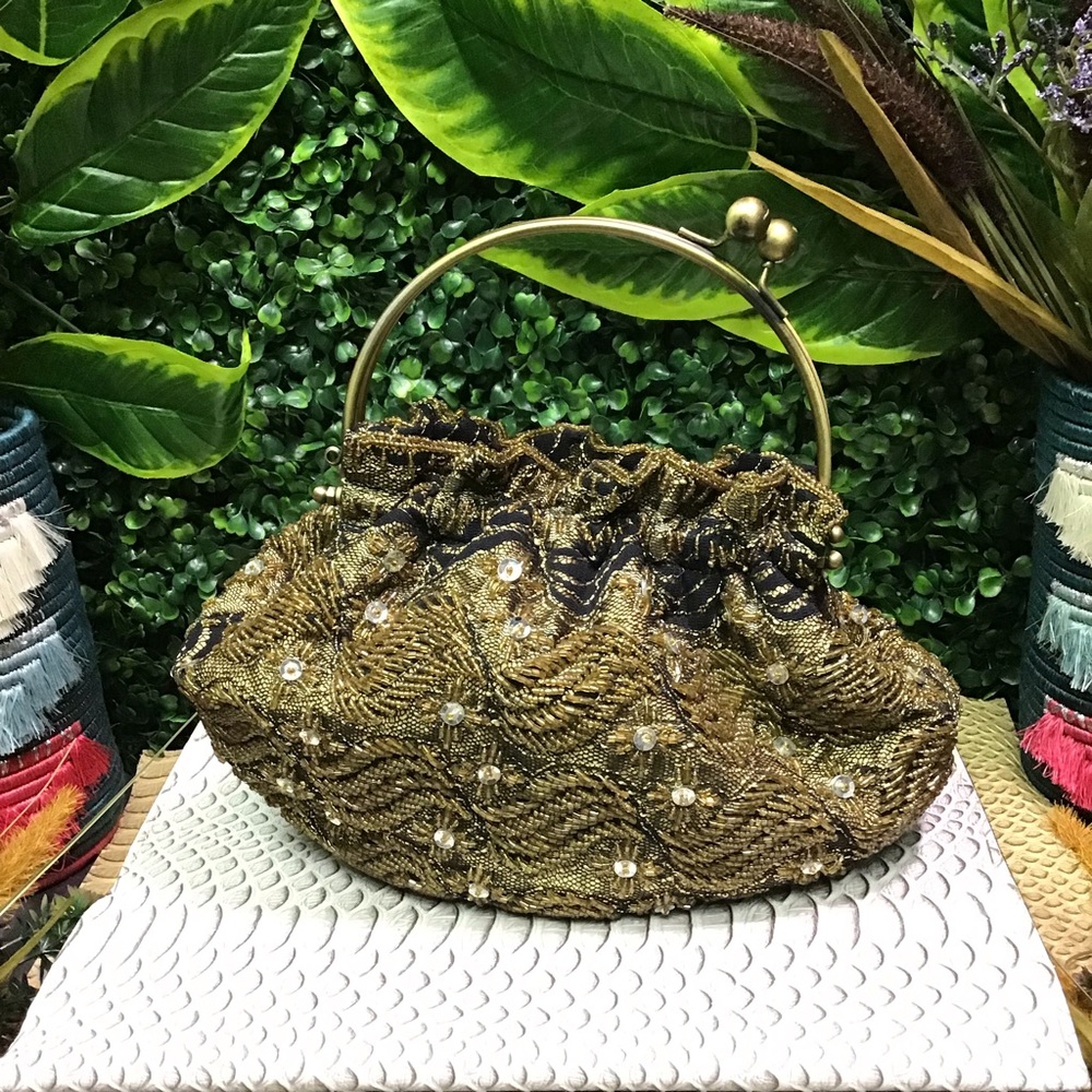 Vintage gold sequin clutch with clasp